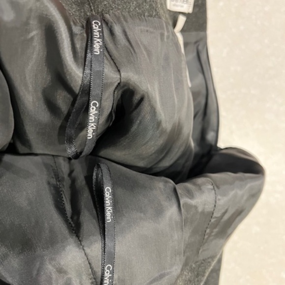 Womens Calvin Klein Collection wool, cashmere, nylon, and spandex suit. - Picture 16 of 16